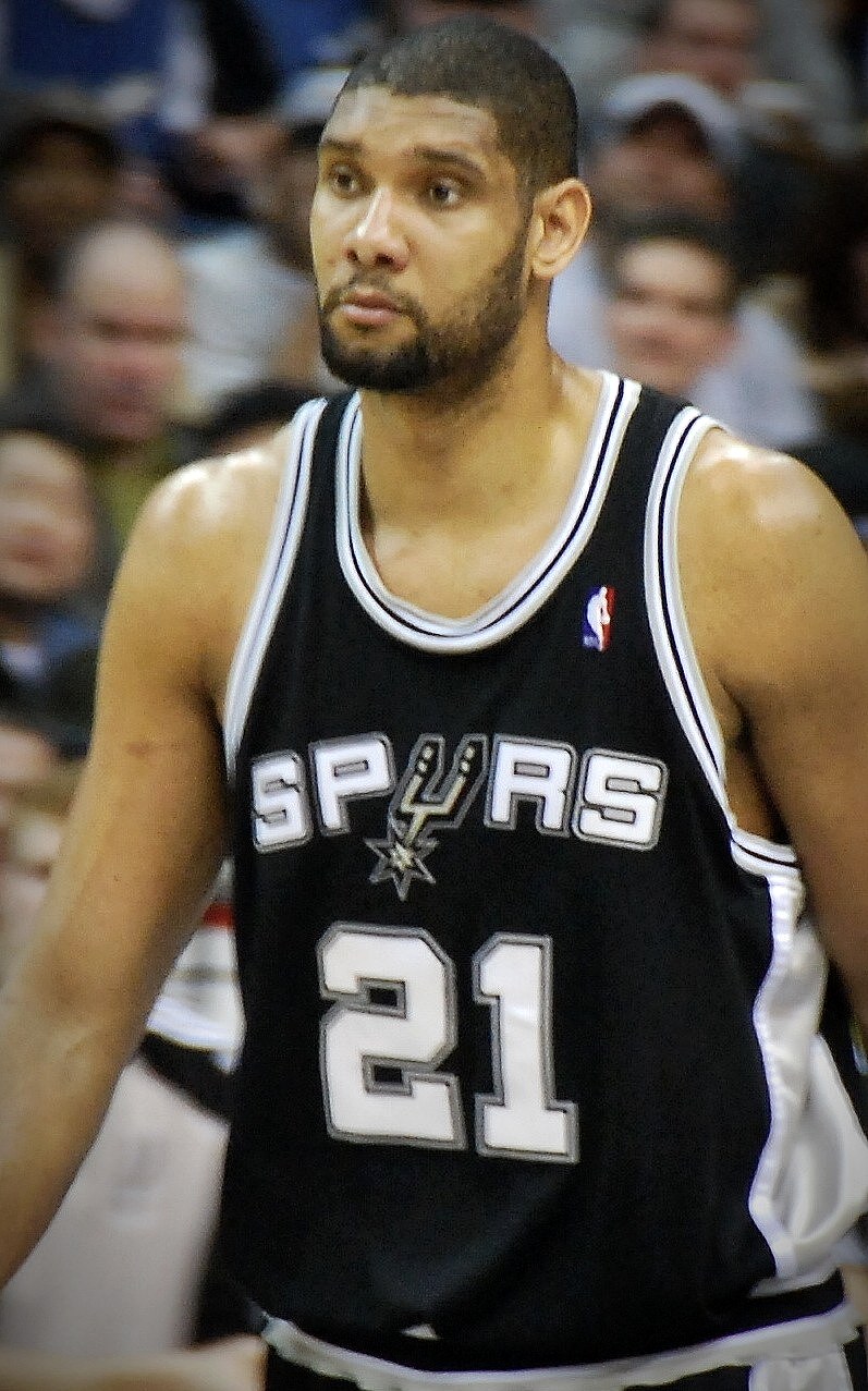 Tim Duncan in a San Antonio Spurs uniform shooting a bank shot